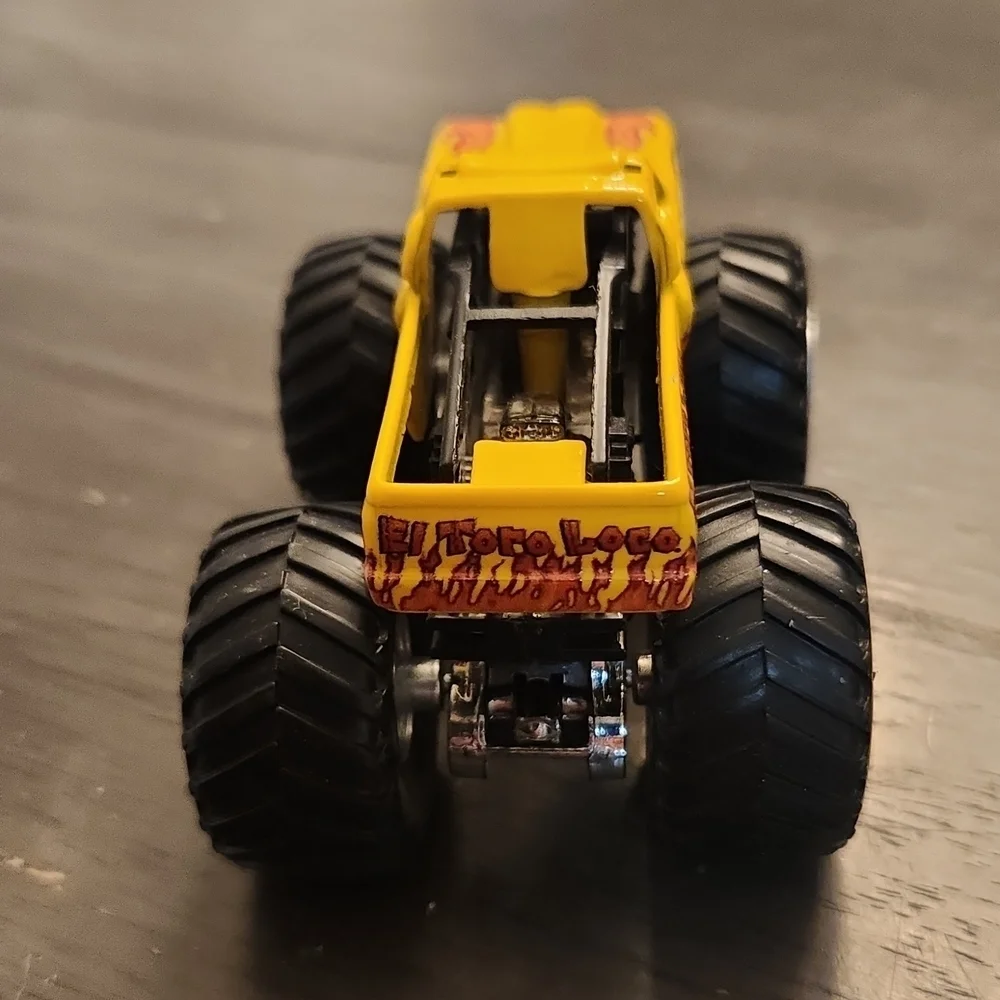 Hotwheels Mattel monster truck El Toro Loco note missing horns 4x4
